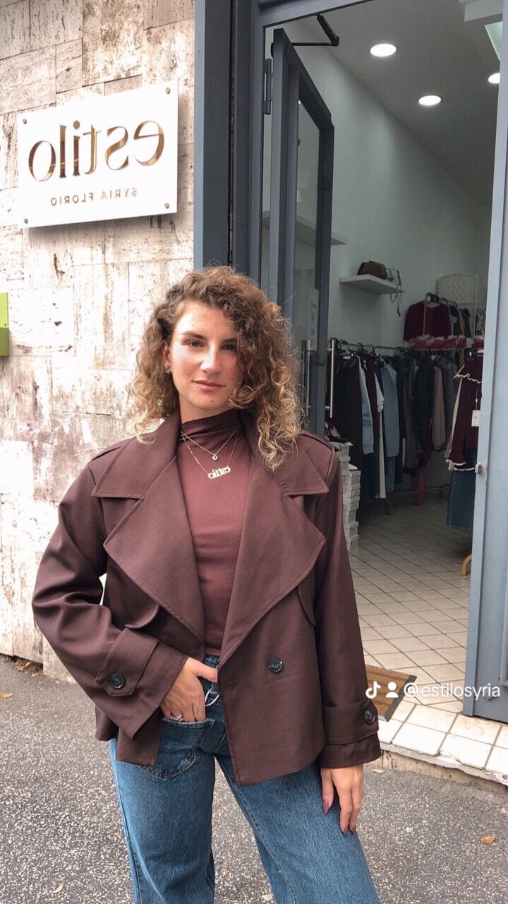 Trench corto foderato internamente