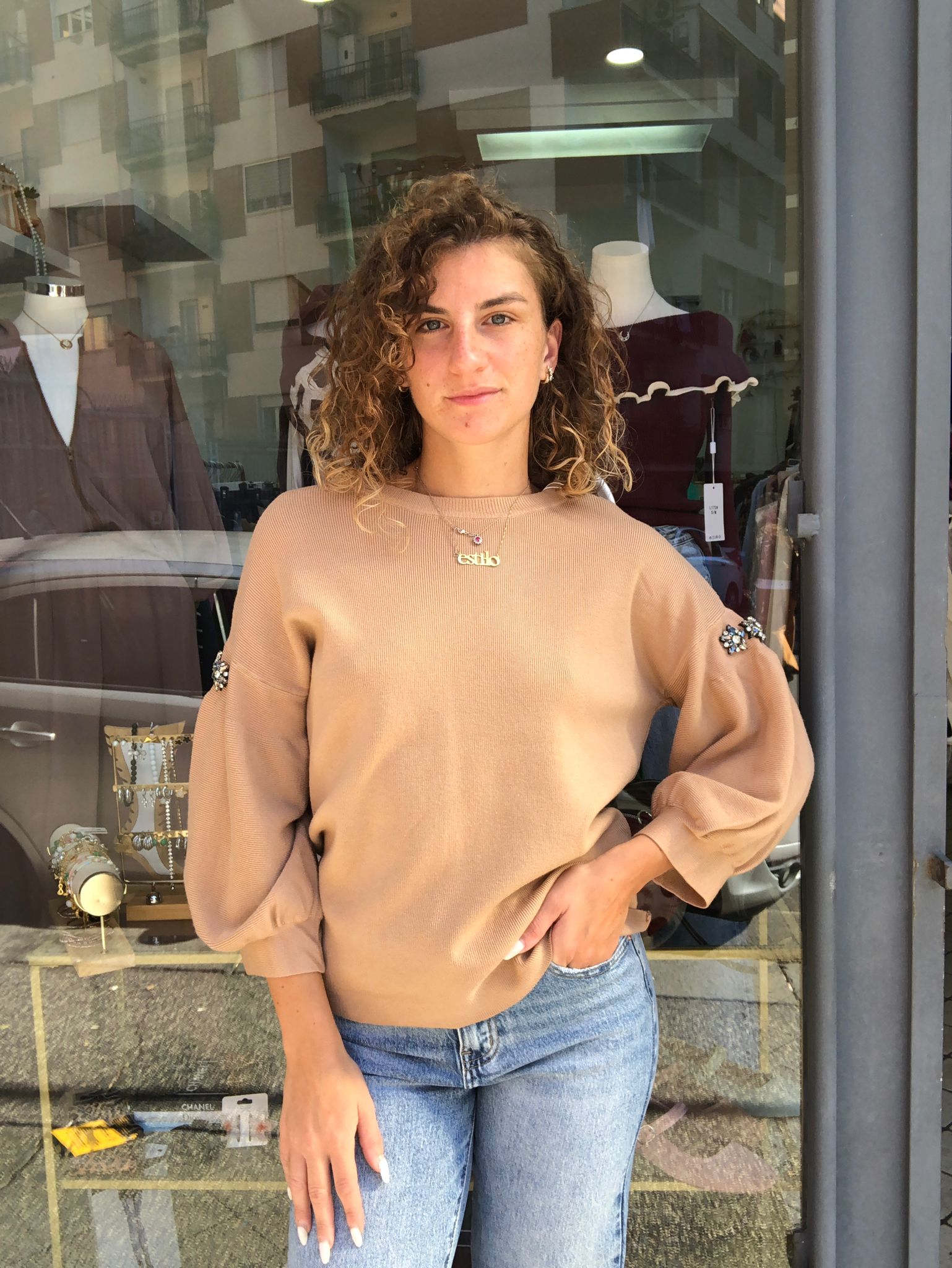 Maglione con dettaglio gioiello