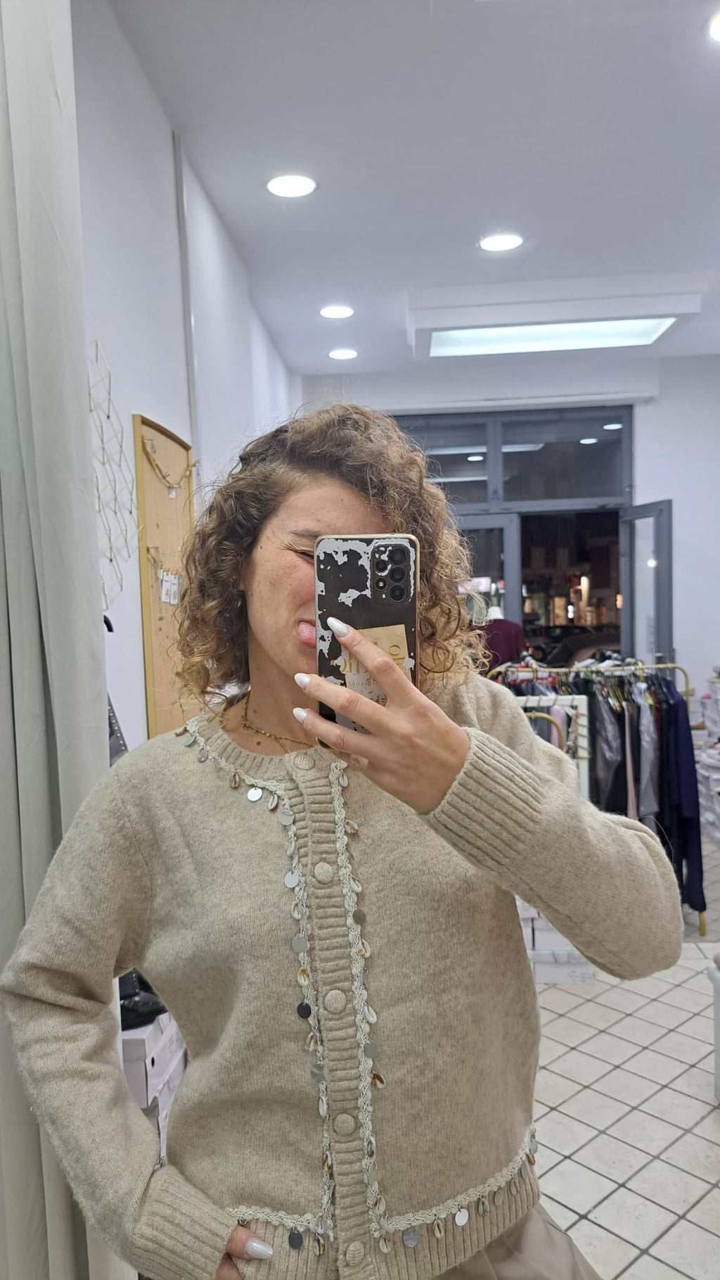 Cardigan con dettagli di conchiglie e paillettes