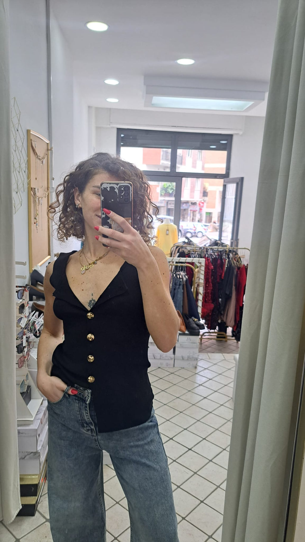 Gilet con bottoni oro