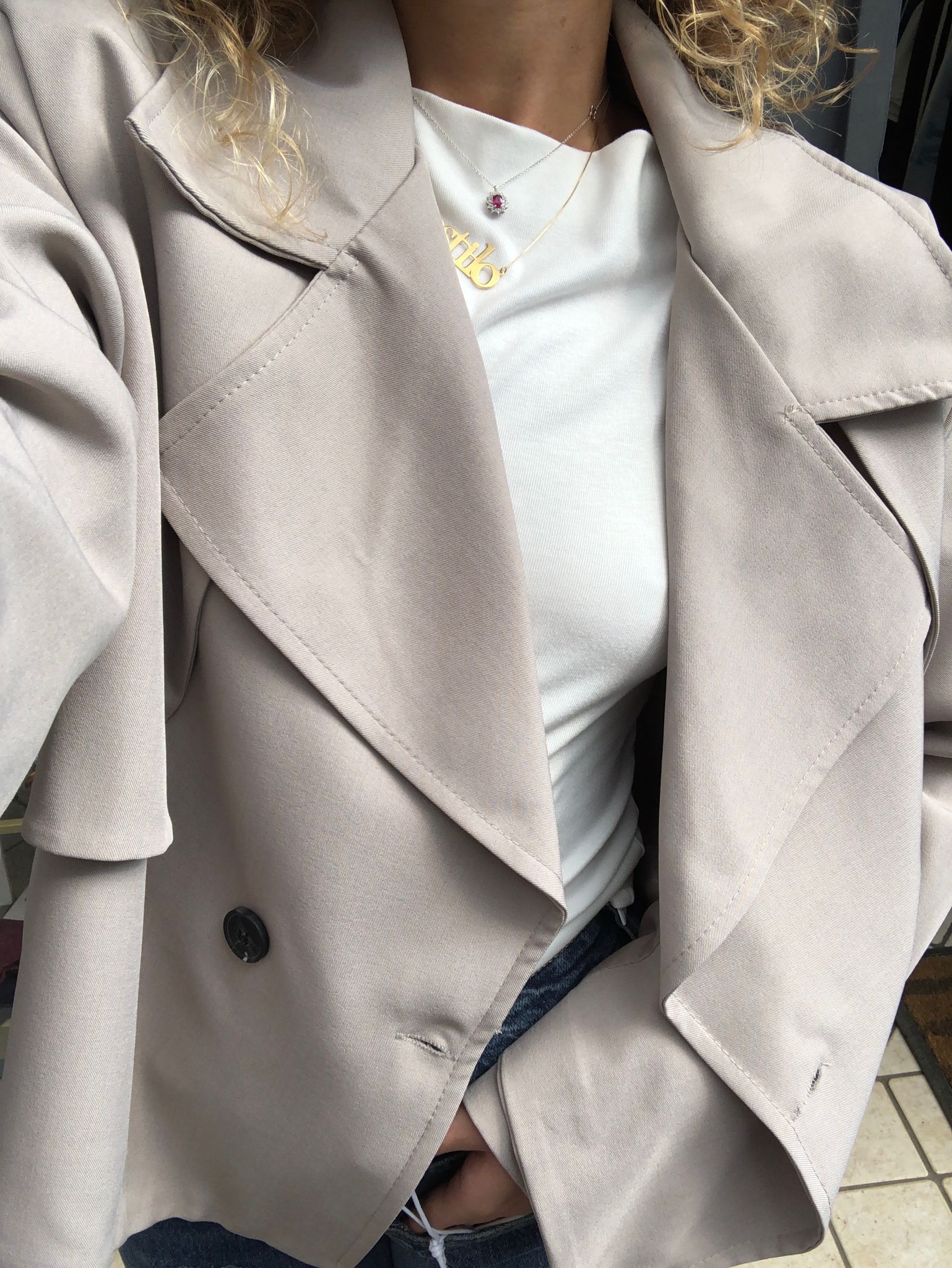 Trench corto foderato internamente