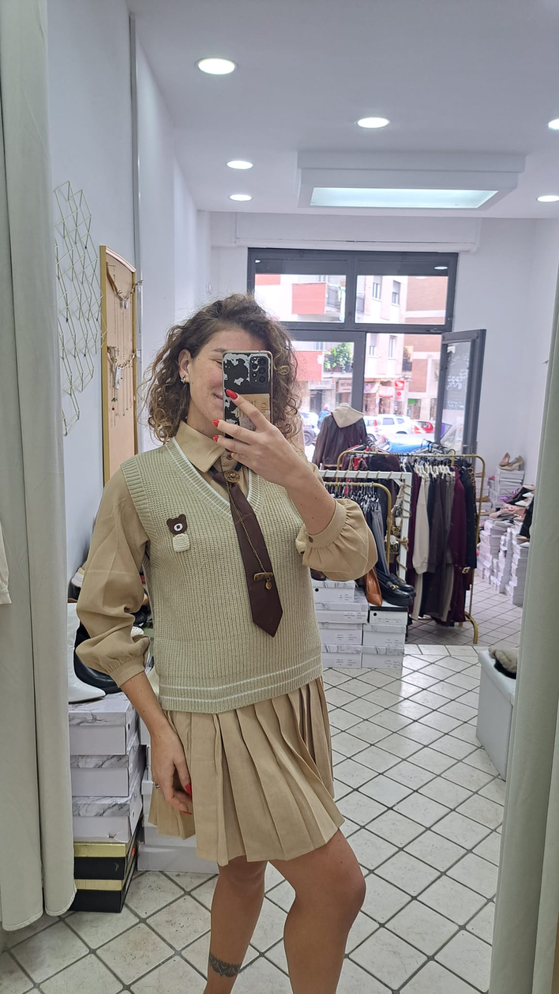 Abitino con maglione e cravatta