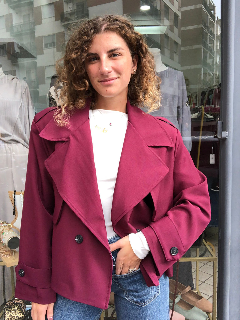 Trench corto foderato internamente