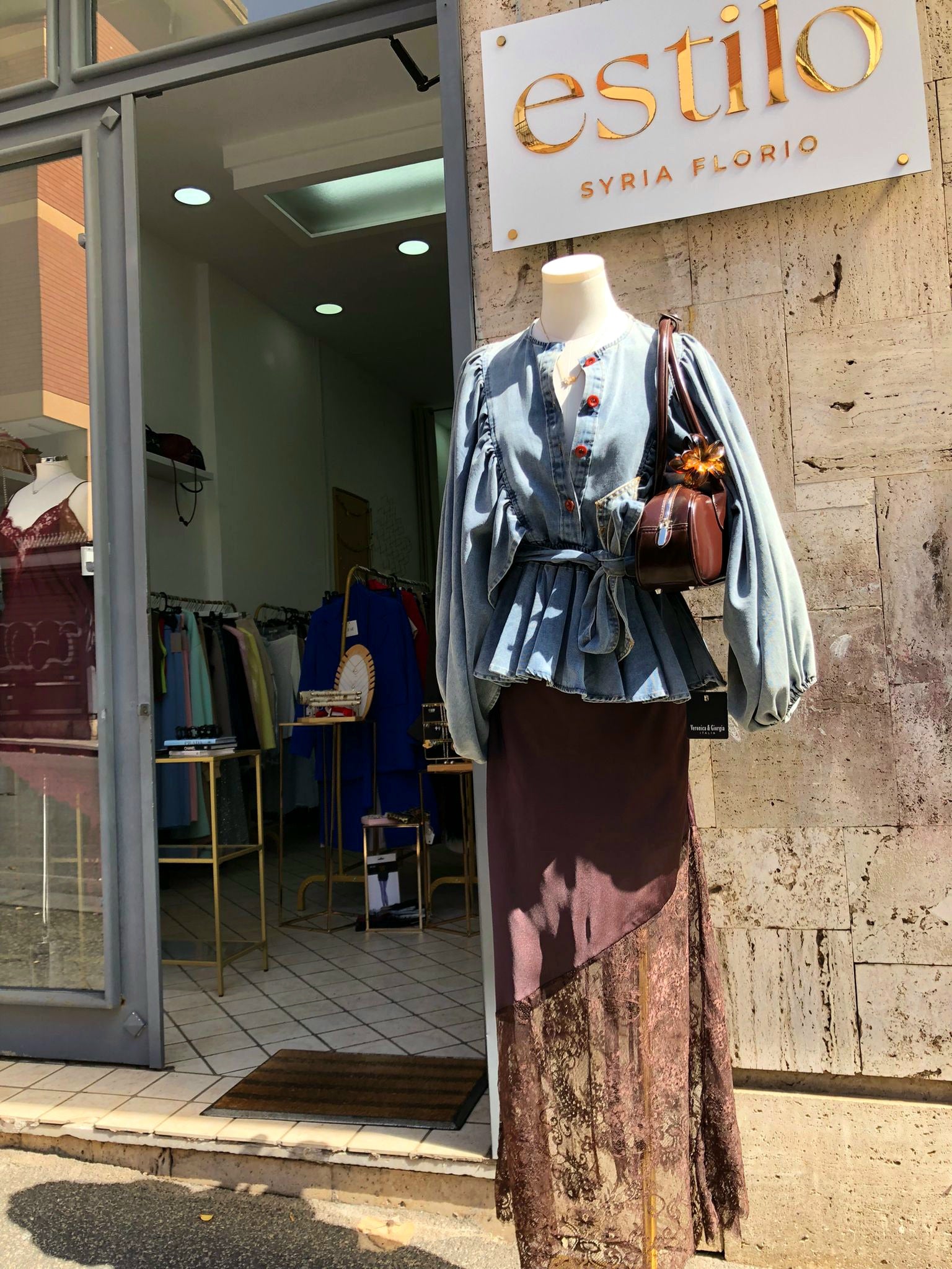 Gonna satin con pizzo