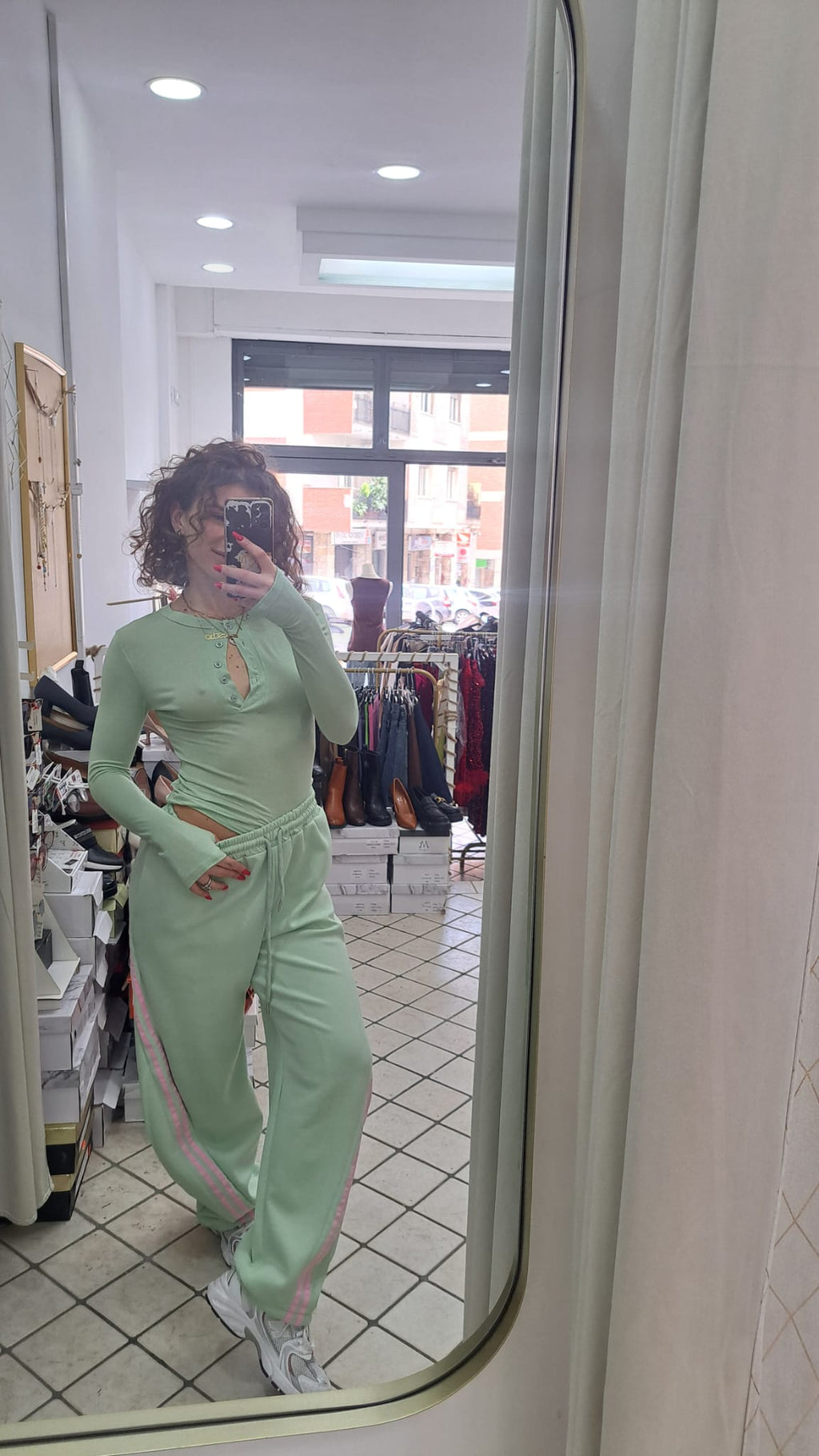 Maglia con manica a guanto