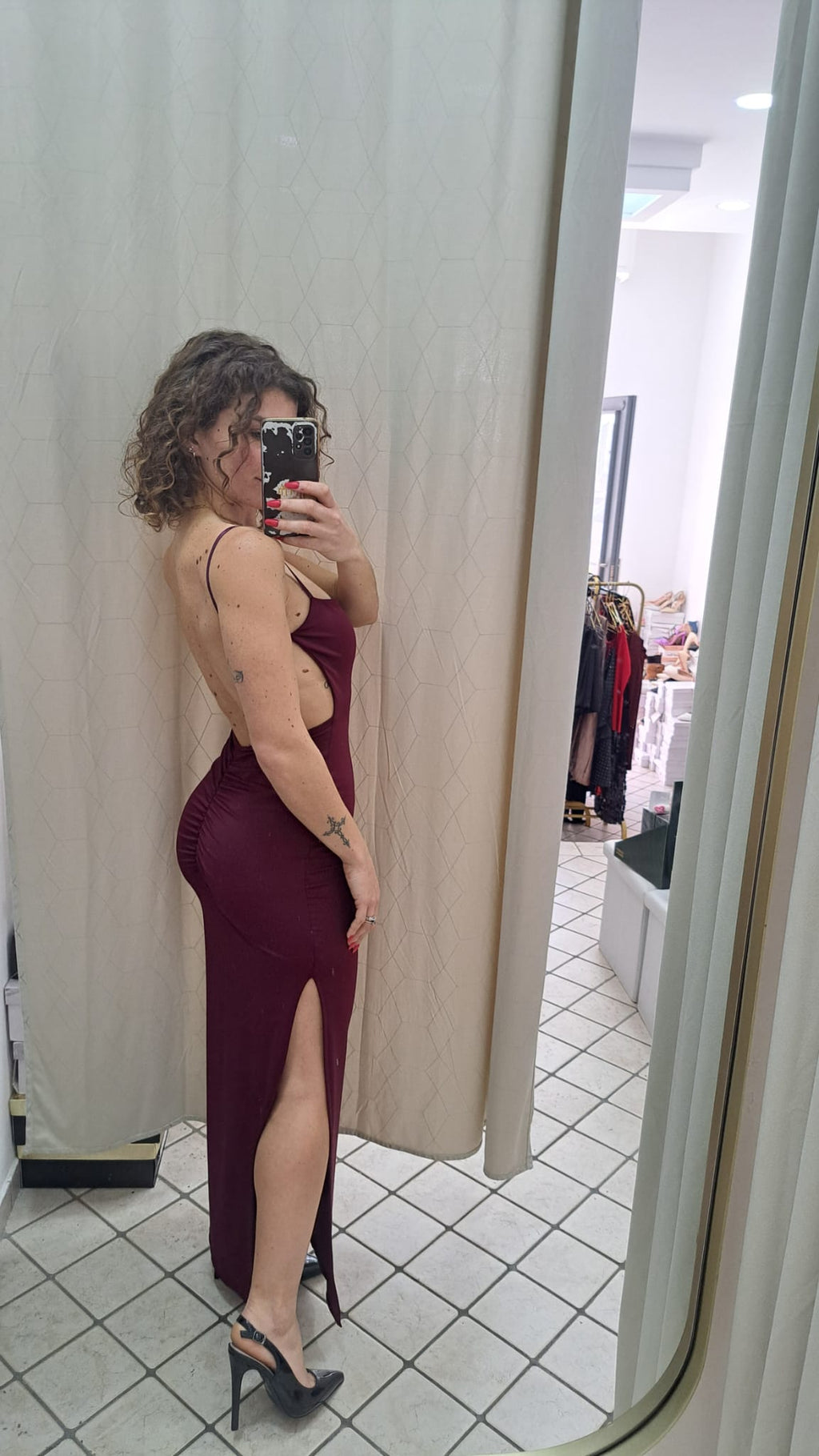 Vestito con scollo sulla schiena