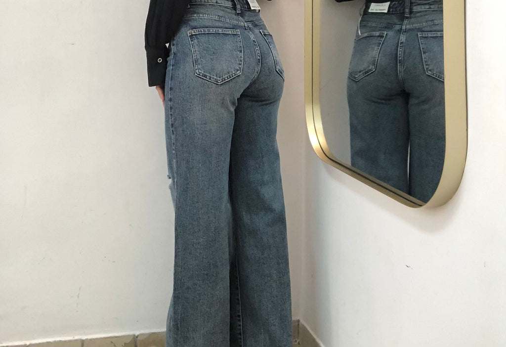 Jeans a gamba larga a vita alta