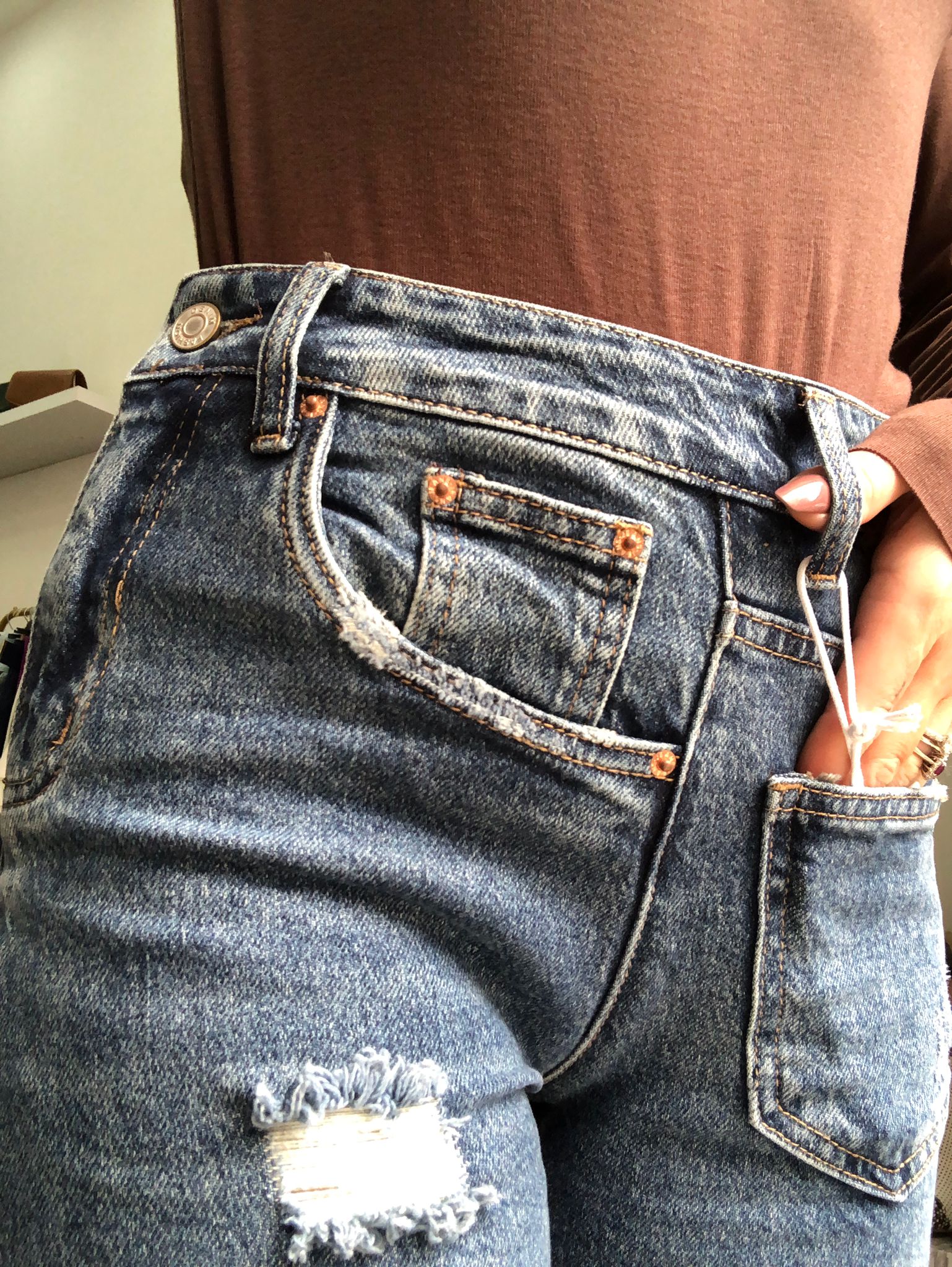 Jeans con abbottonatura laterale