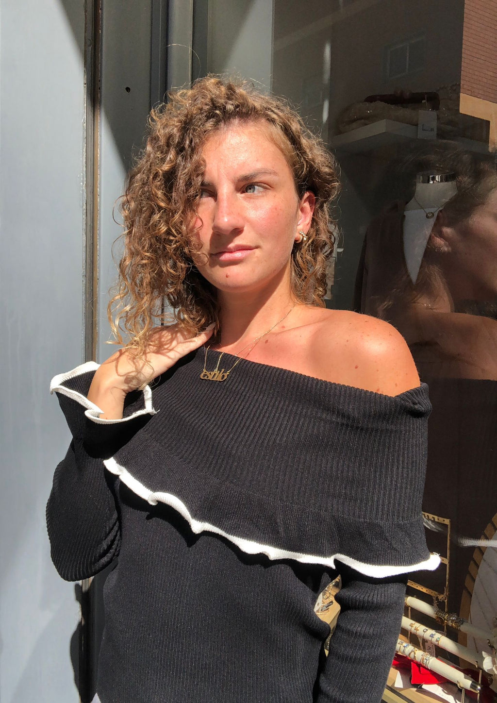 Maglione con scollo a barca