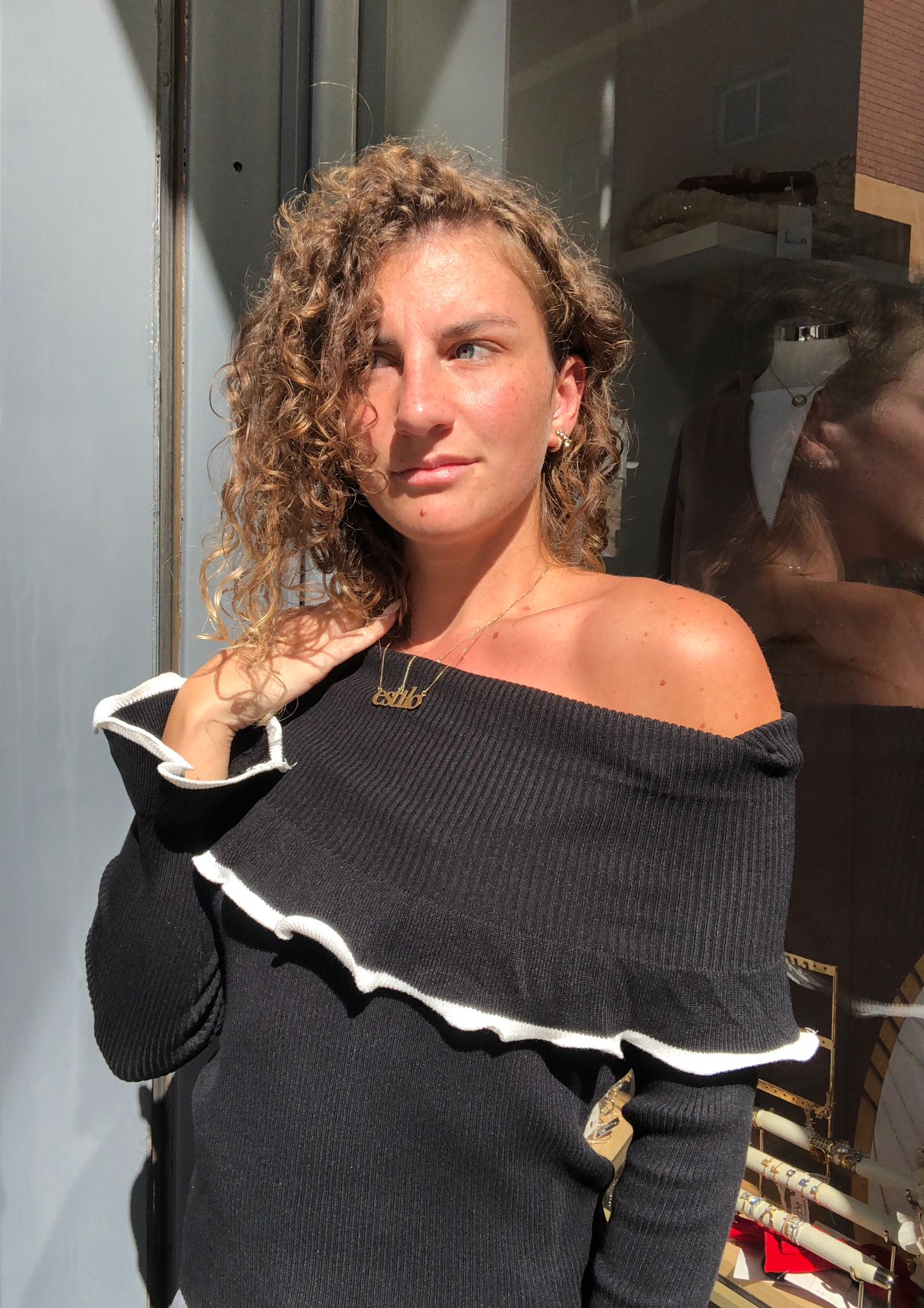 Maglione con scollo a barca