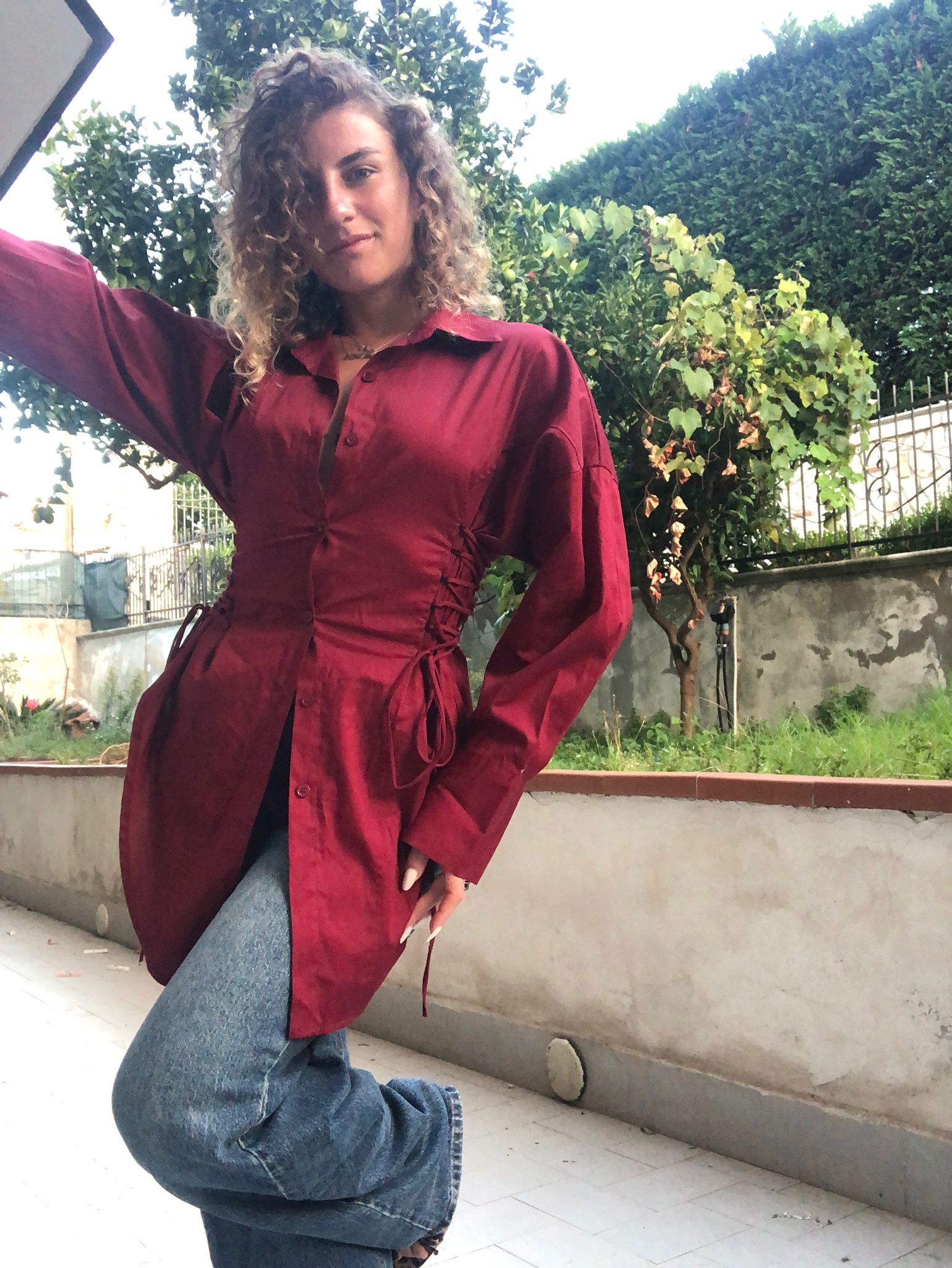 Camicia lunga con lacci laterali