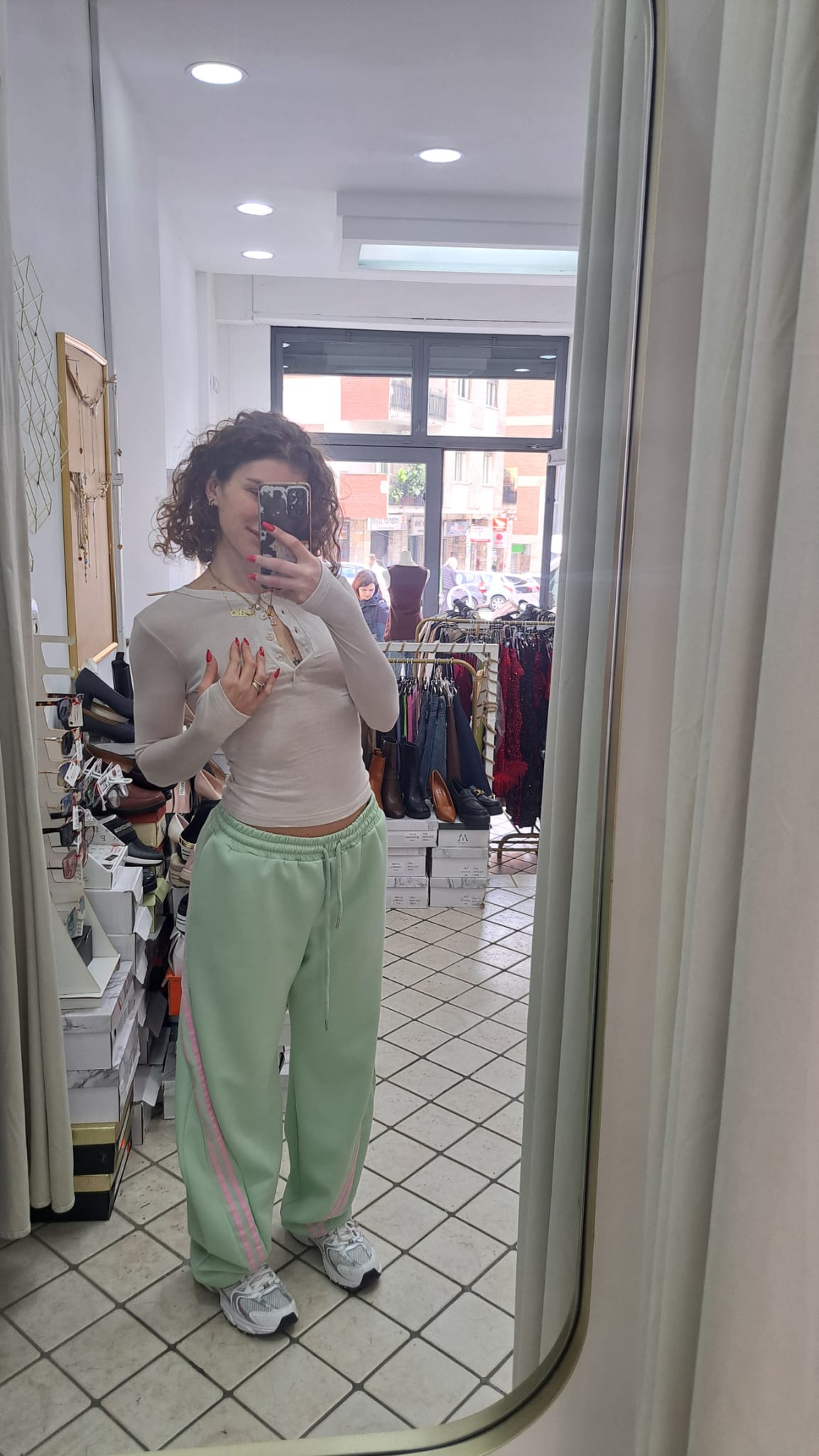 Maglia con manica a guanto