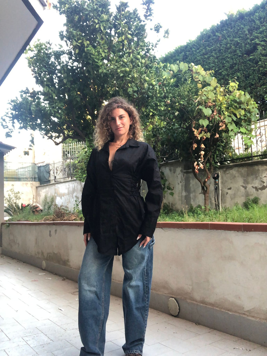 Camicia lunga con lacci laterali