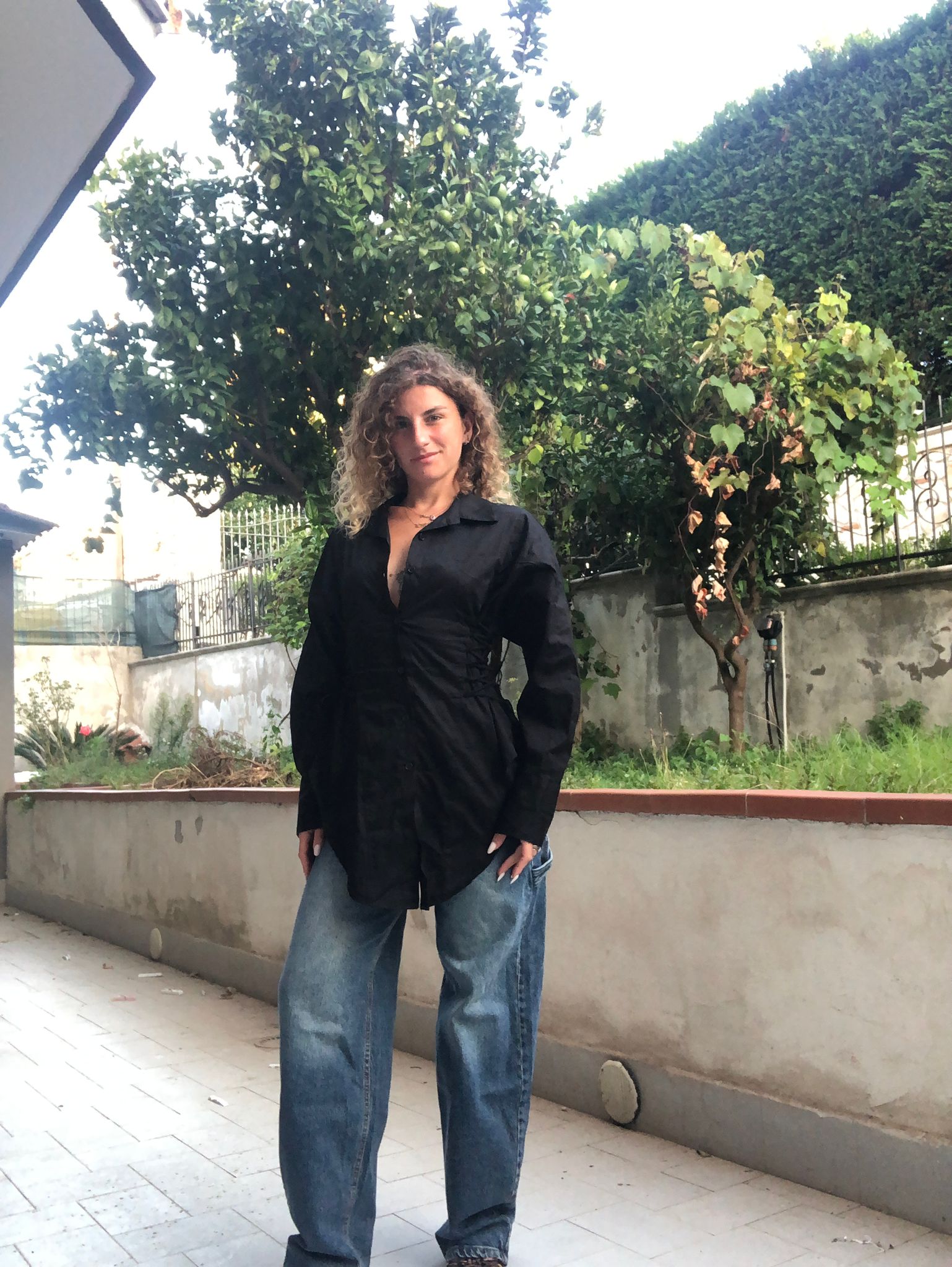 Camicia lunga con lacci laterali