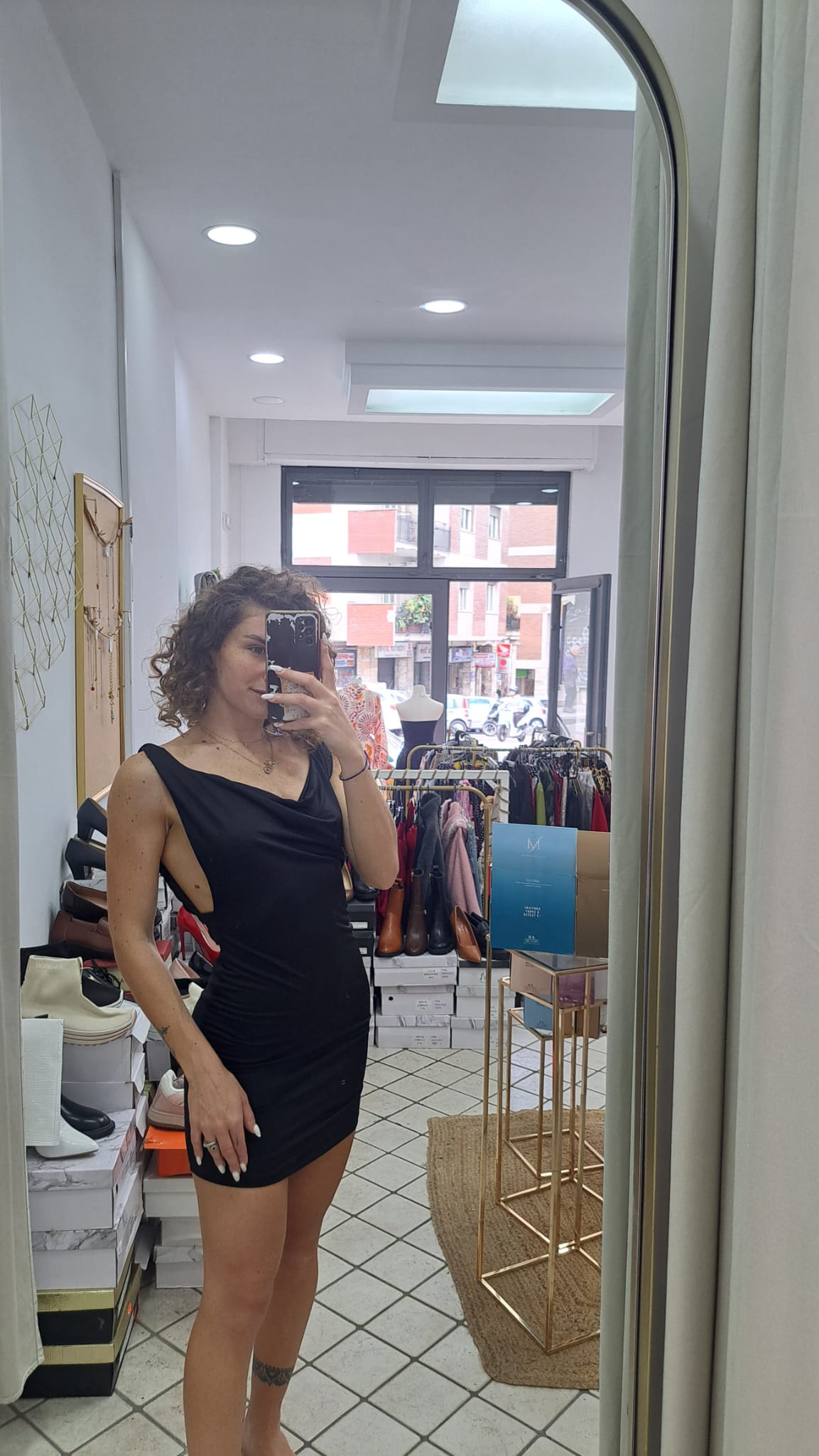 Vestitino con scollo sulla schiena