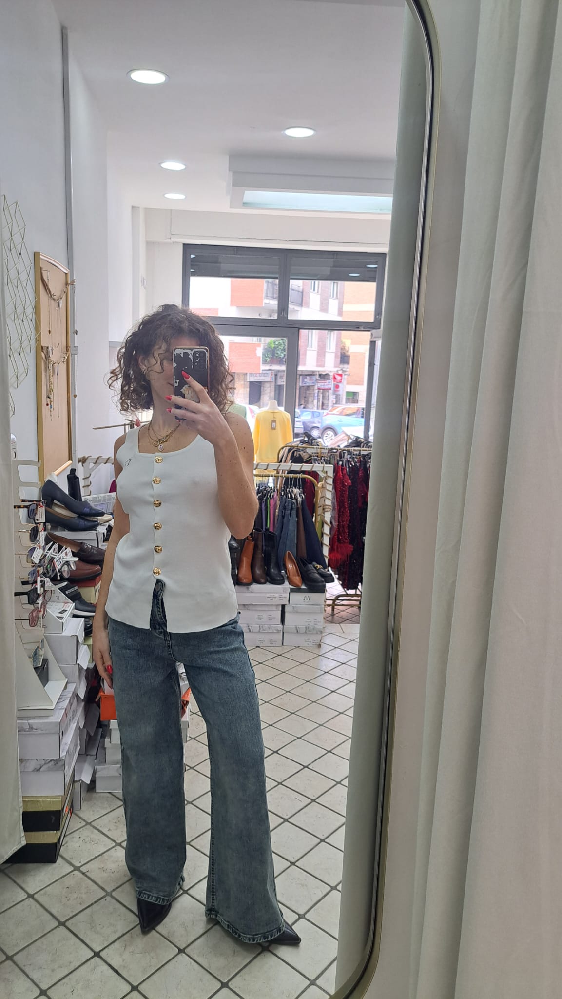 Gilet con bottoni oro