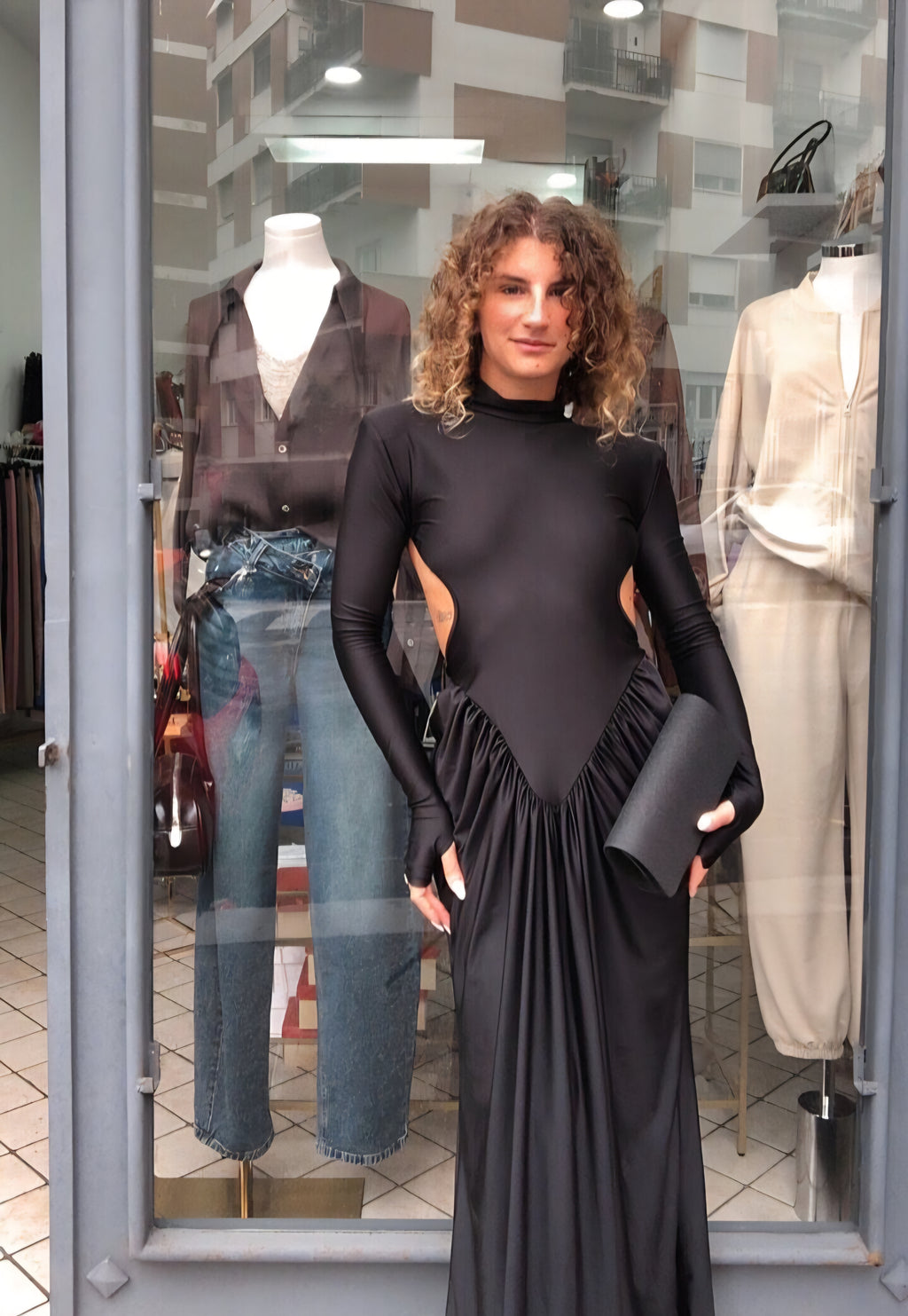 Abito lungo in tessuto nero lucido