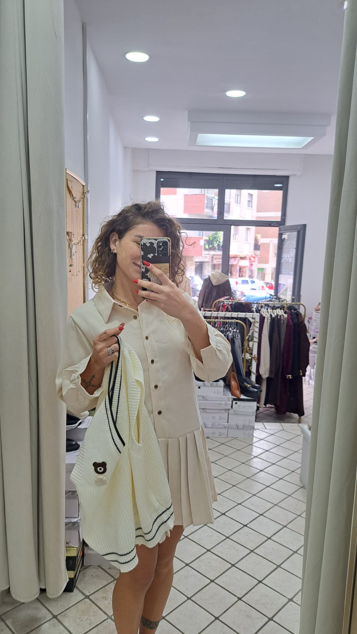 Abitino con maglione e cravatta