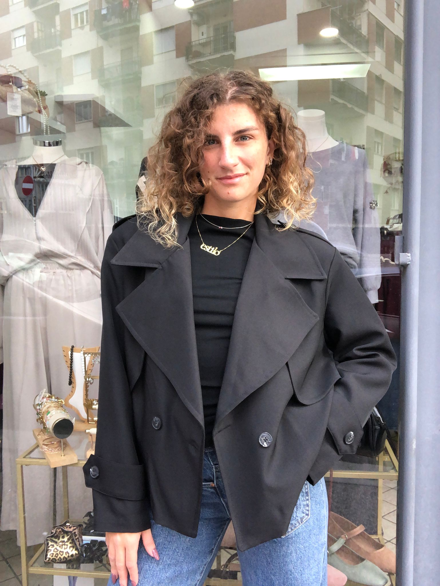 Trench corto foderato internamente