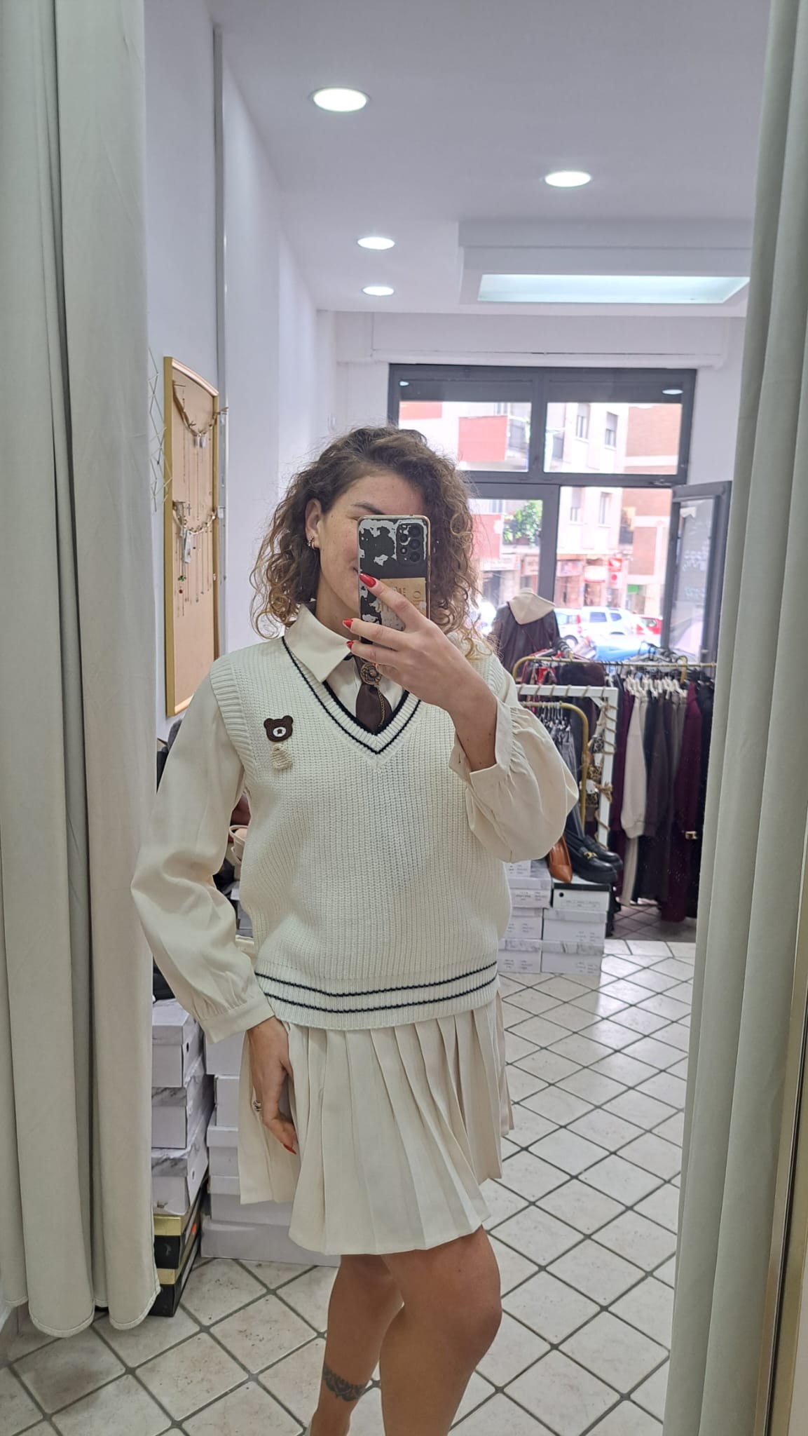 Abitino con maglione e cravatta