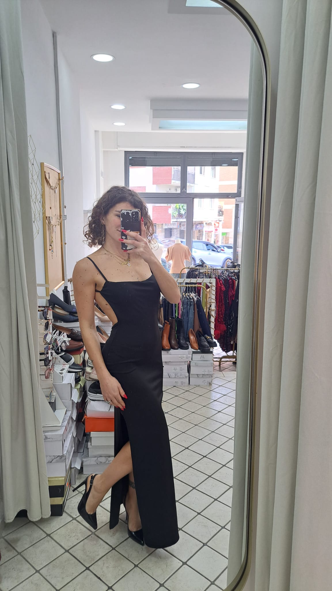 Vestito con scollo sulla schiena