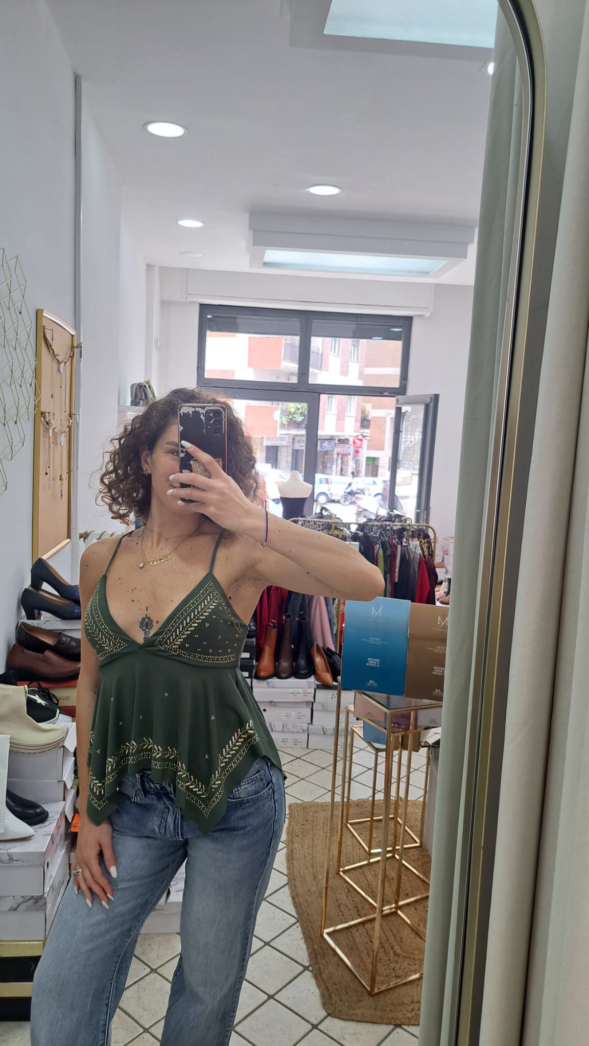Top Chiara
