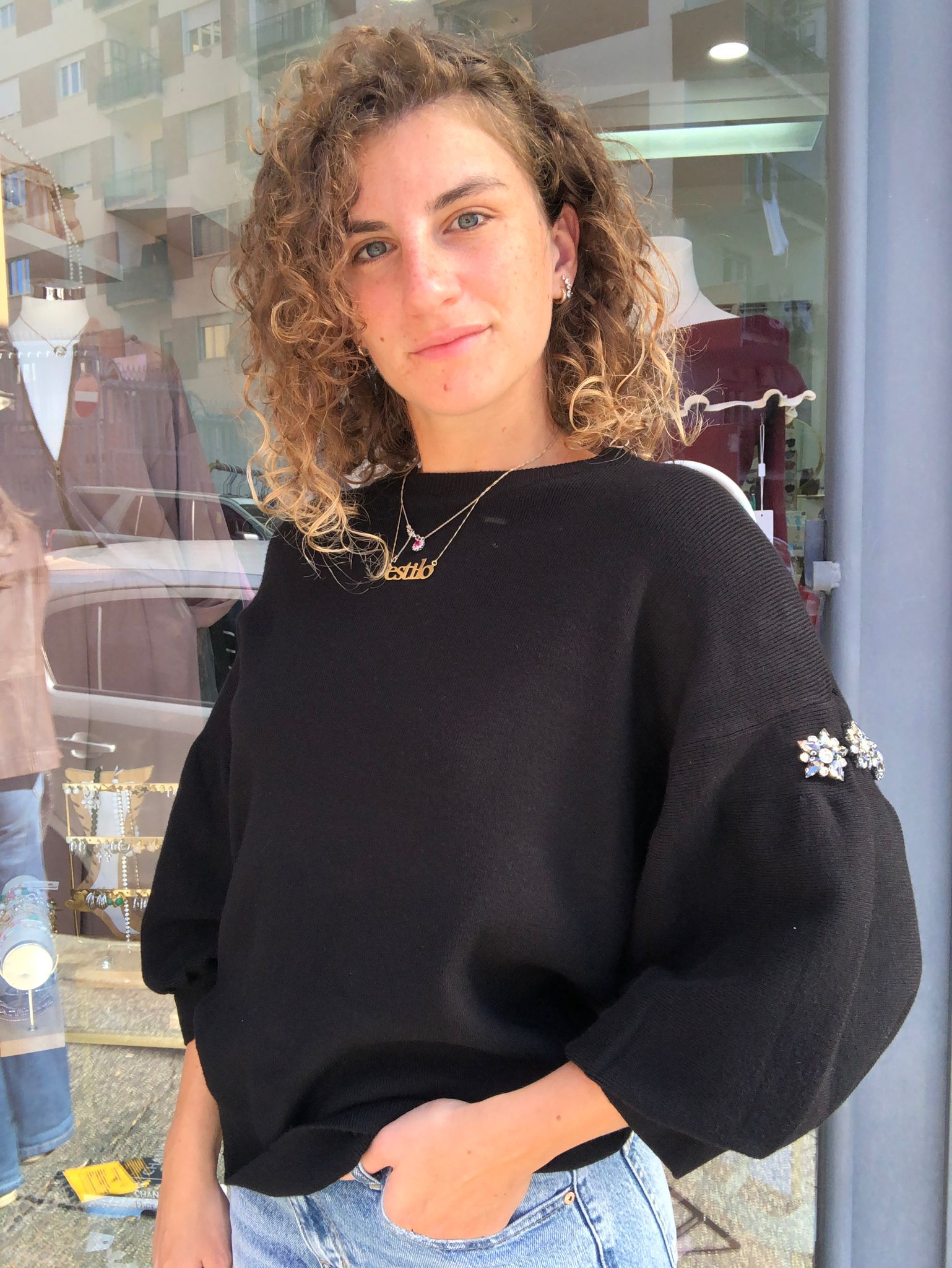 Maglione con dettaglio gioiello