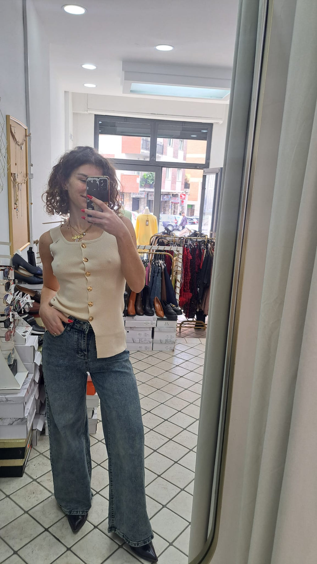 Gilet con bottoni oro