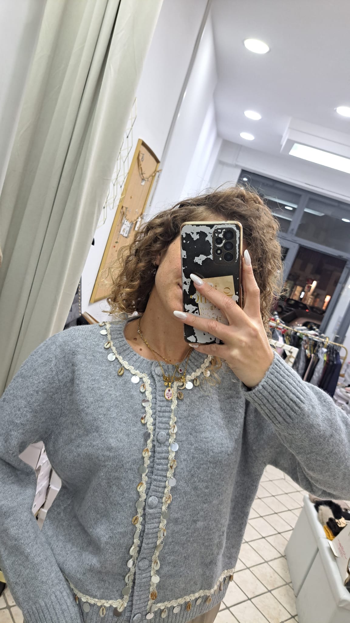 Cardigan con dettagli di conchiglie e paillettes