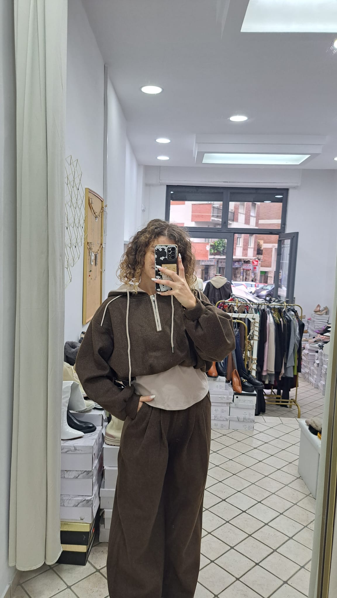 Tuta marrone in lana